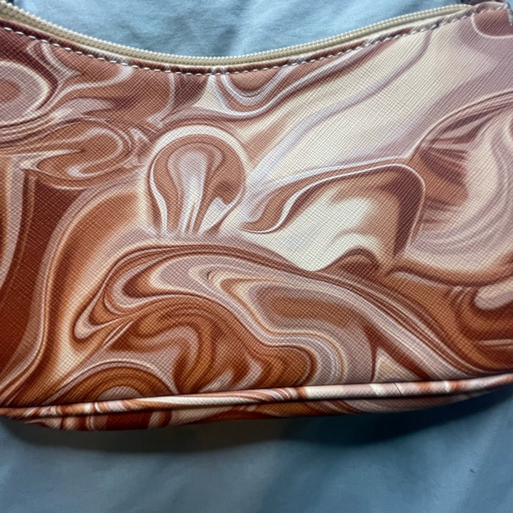 Abstract Fluid Pattern Shoulder Purse - Picture 3 of 4
